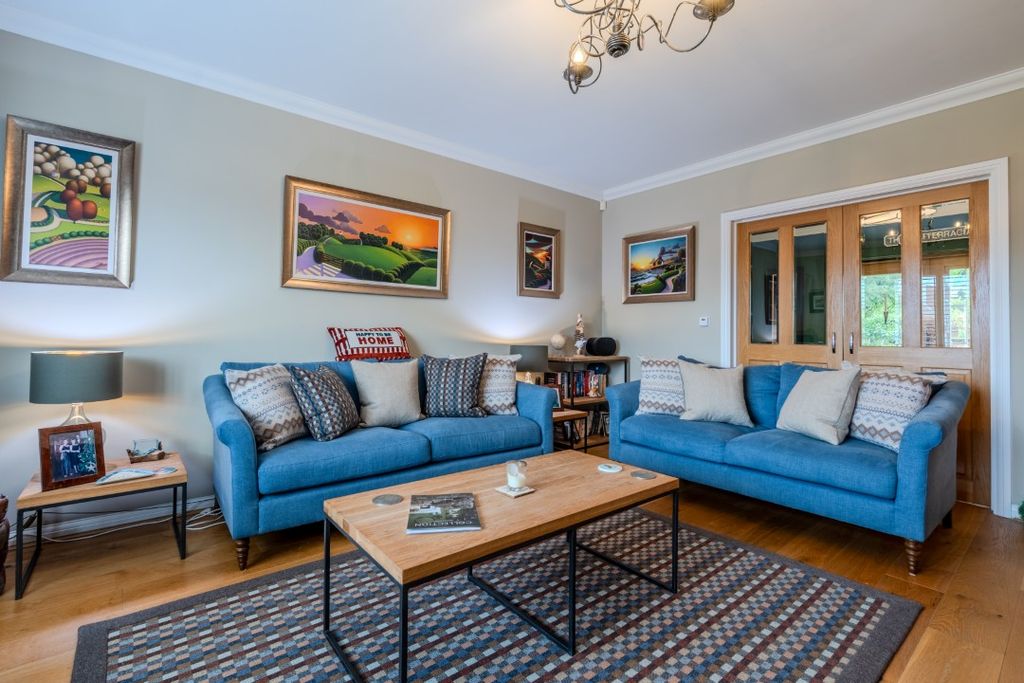 Property photo 3 of 27