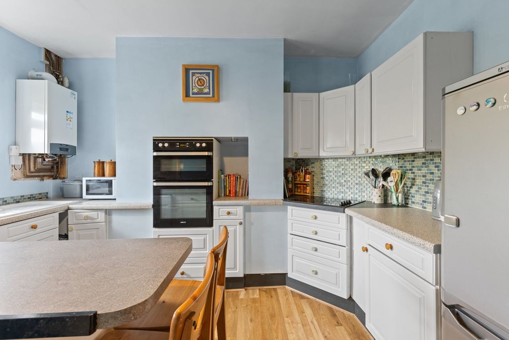 Property photo 3 of 36