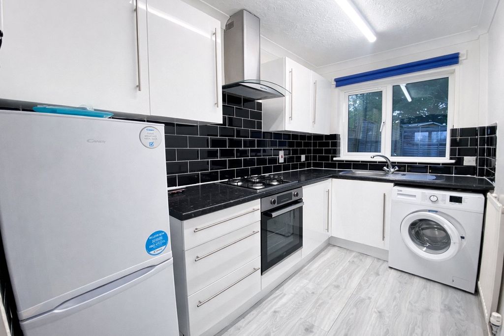 Property photo 3 of 12 Picture No. 18