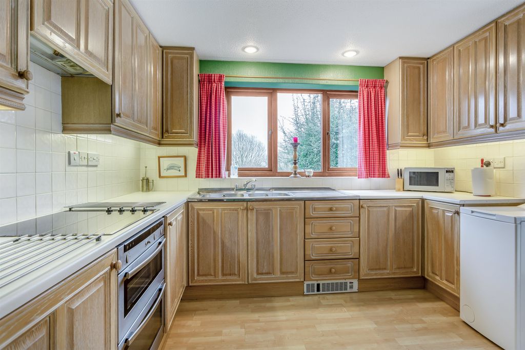 Property photo 2 of 23