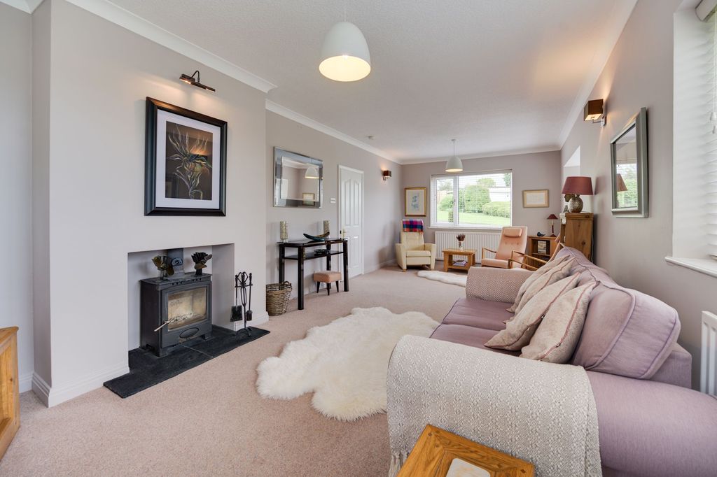 Property photo 2 of 32