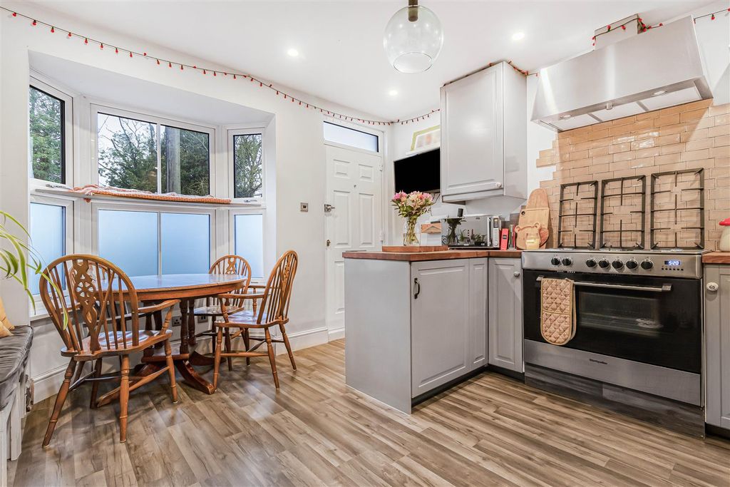 Property photo 2 of 23 16_74999.Jpg