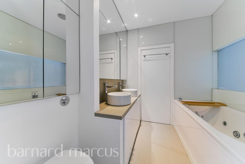 Property photo 3 of 8 Bathroom