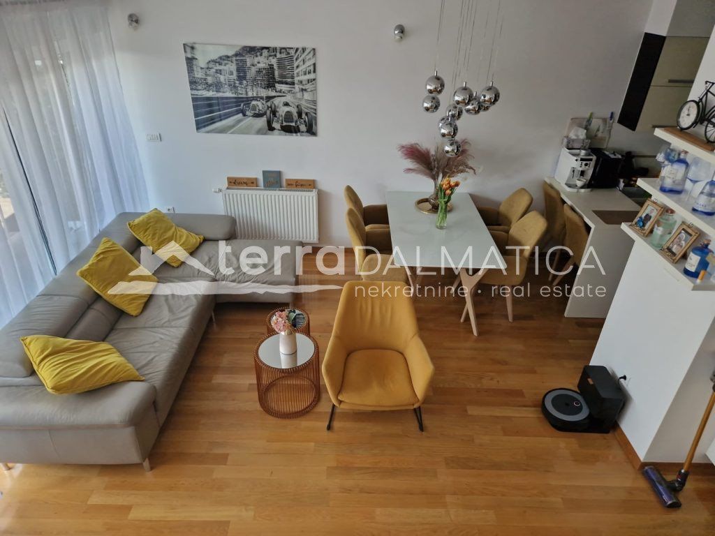 Property photo 2 of 54