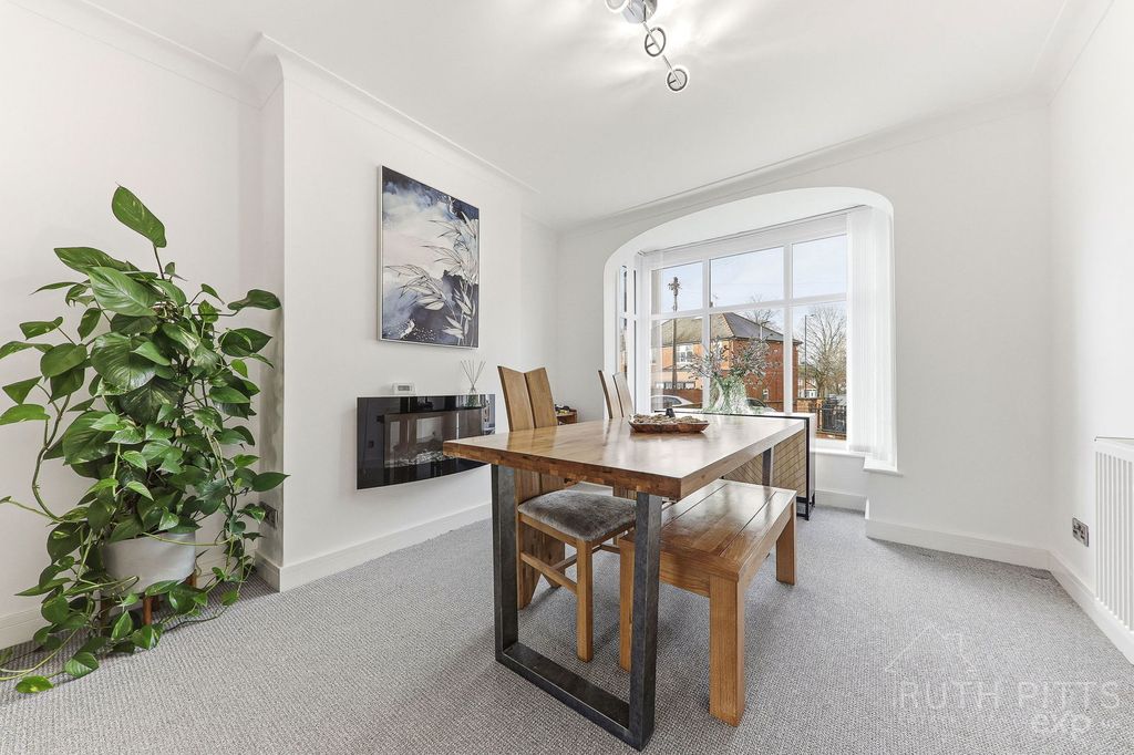 Property photo 2 of 33