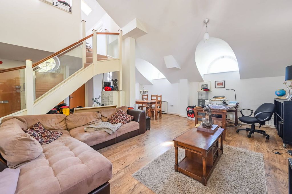 Property photo 2 of 16