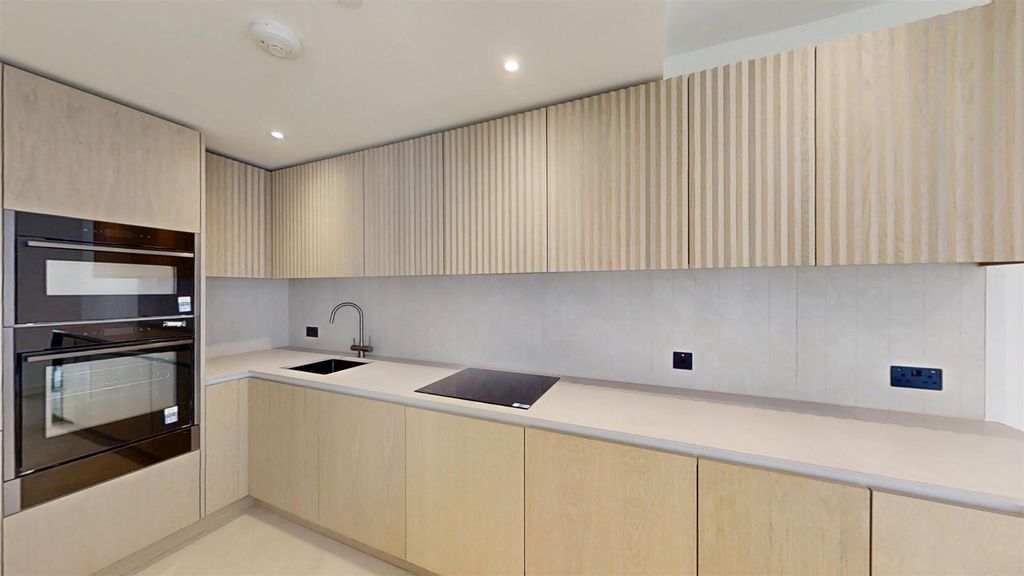 Property photo 1 of 12 Linear-Place-Nine-Elms-06092025_181859.Jpg