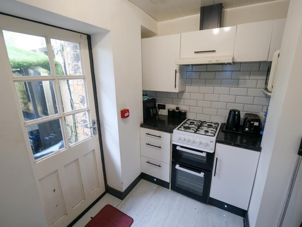 Property photo 3 of 11 Kitchen