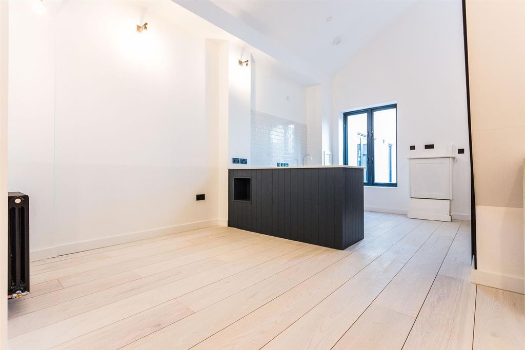 Property photo 2 of 9 Mb_Number 9_Fonthill Mews 2.Jpg