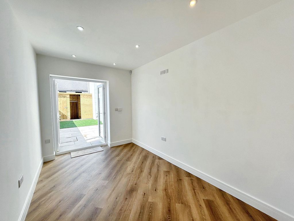 Property photo 2 of 30
