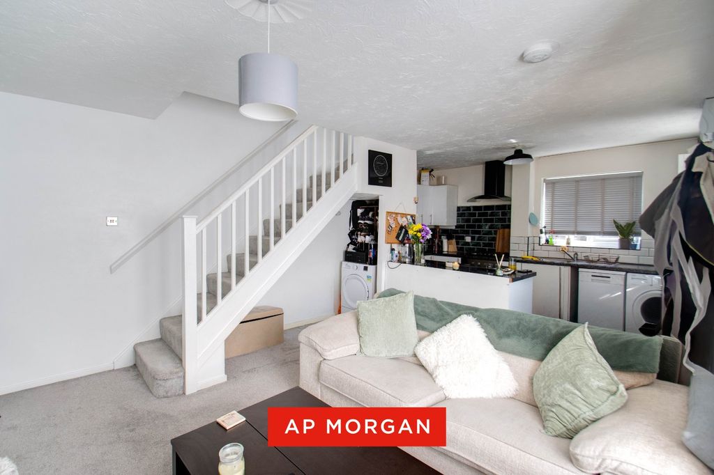 Property photo 2 of 9 Picture No. 10