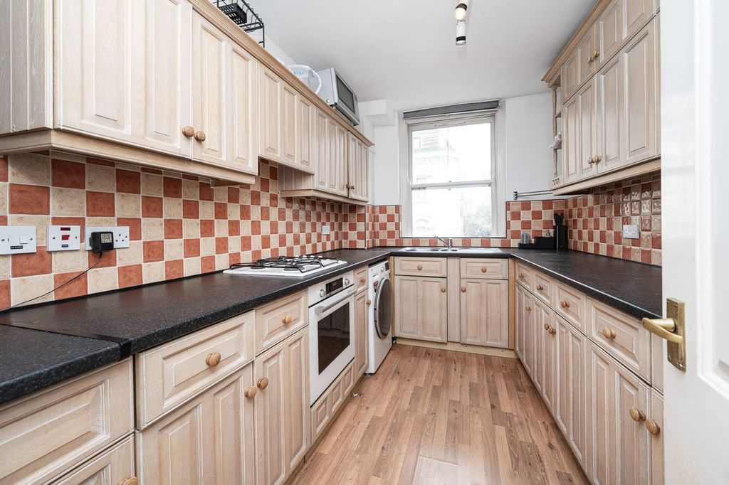 Property photo 3 of 7