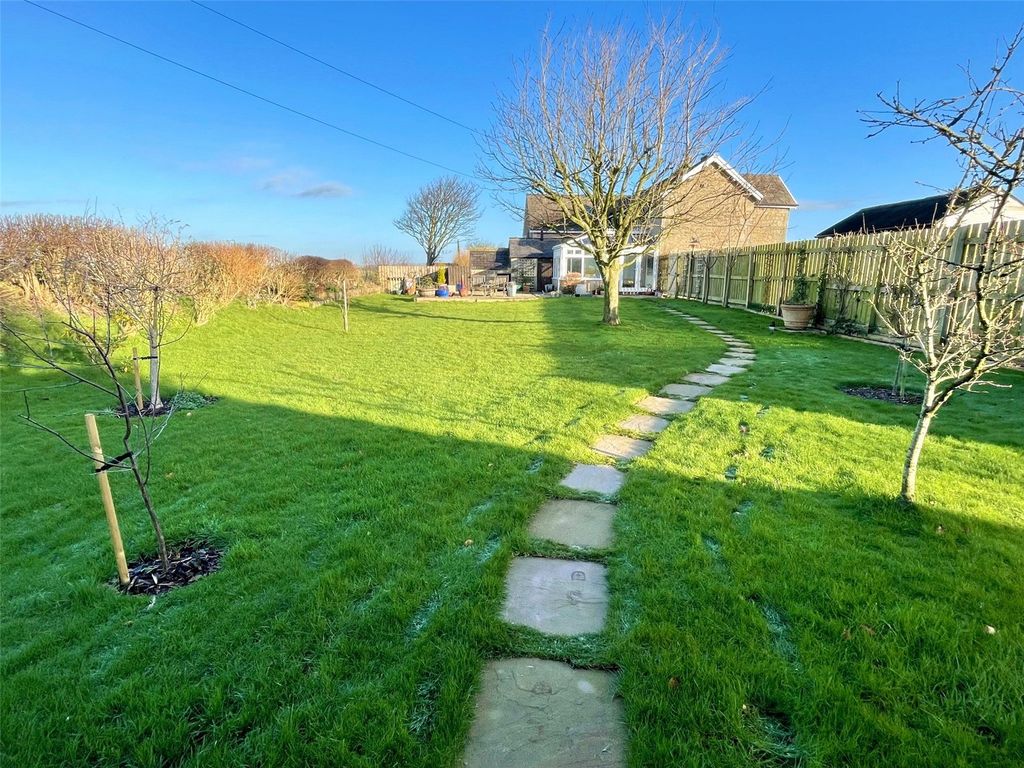 Property photo 3 of 28 Garden