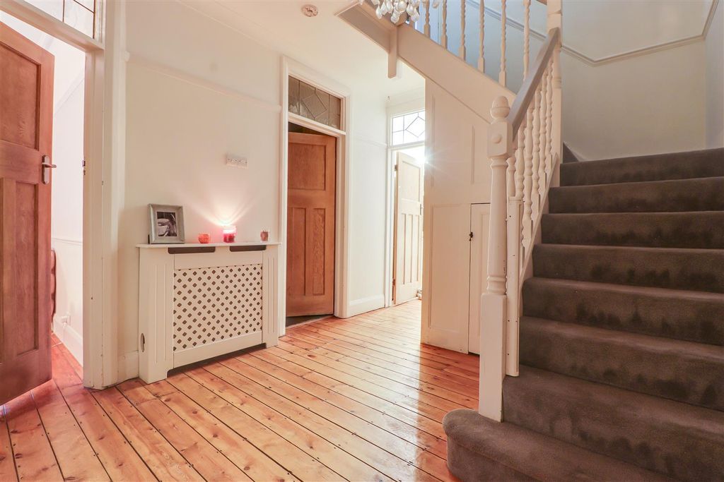 Property photo 3 of 25