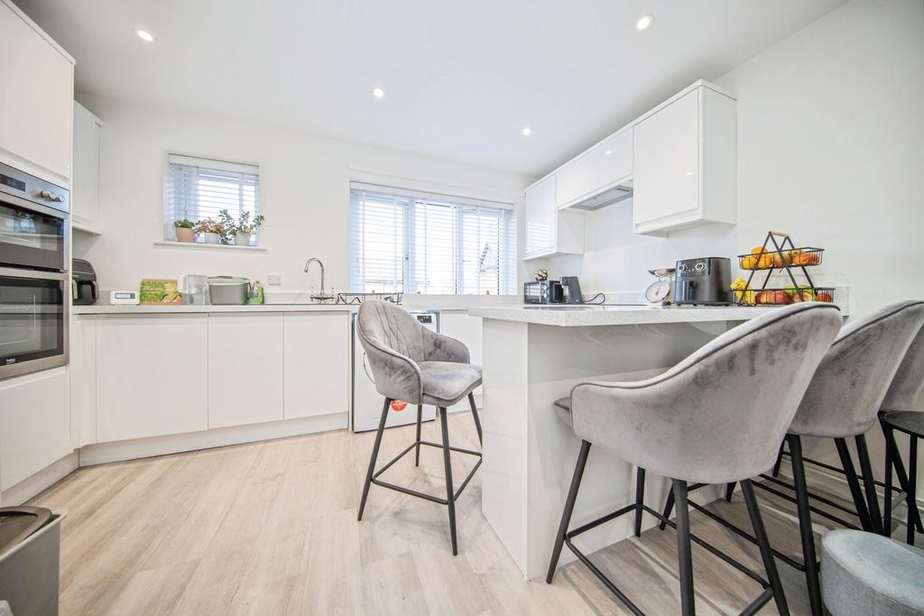 Property photo 2 of 15 Pbox-Img.Jpg