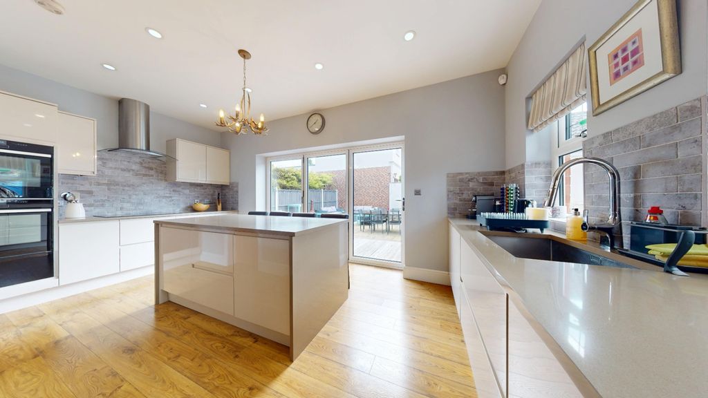 Property photo 2 of 28 4122145