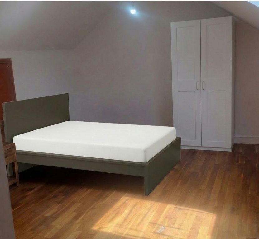 Property photo 1 of 4 Bright Bedroom With Wooden Floors And Wardrobe...