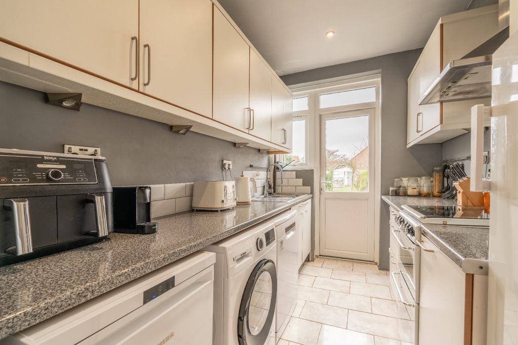 Property photo 3 of 21 4680245