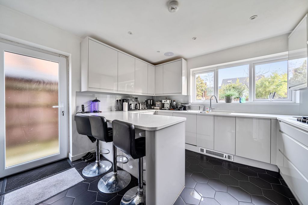 Property photo 2 of 21