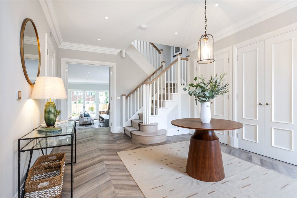 Property photo 2 of 18 12A Langham Place