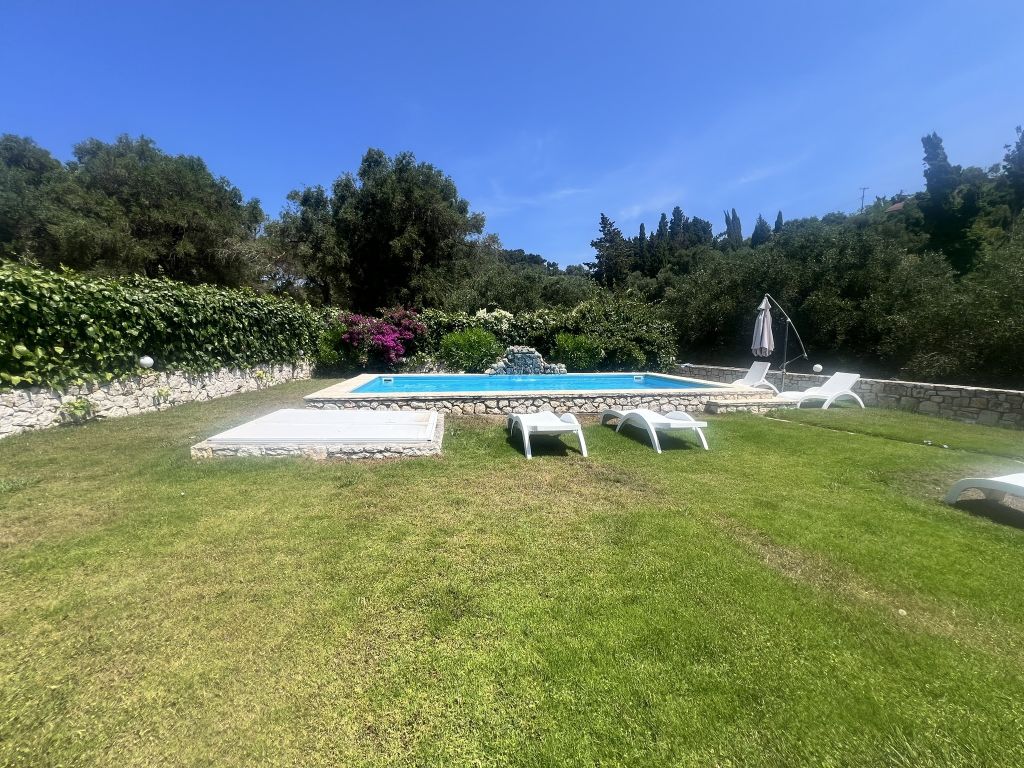 Property photo 1 of 10 Garden And Pool