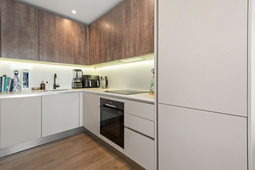 Property photo 2 of 11 Kitchen