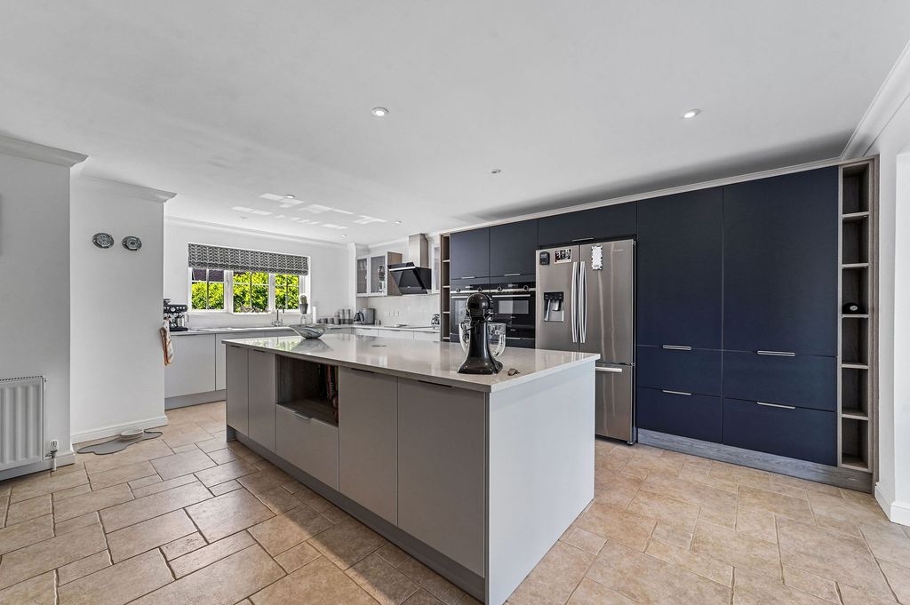 Property photo 3 of 24