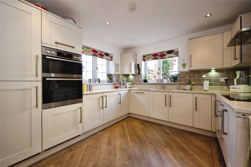 Property photo 2 of 24 Picture No. 25