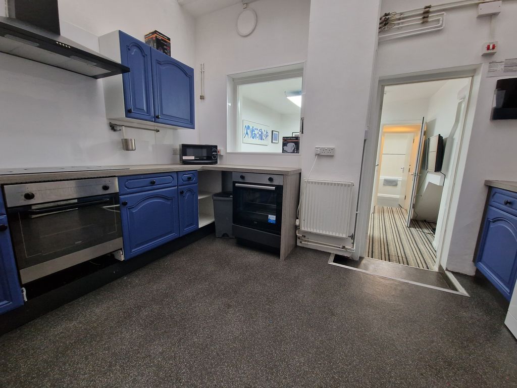 Property photo 2 of 9 Kitchen