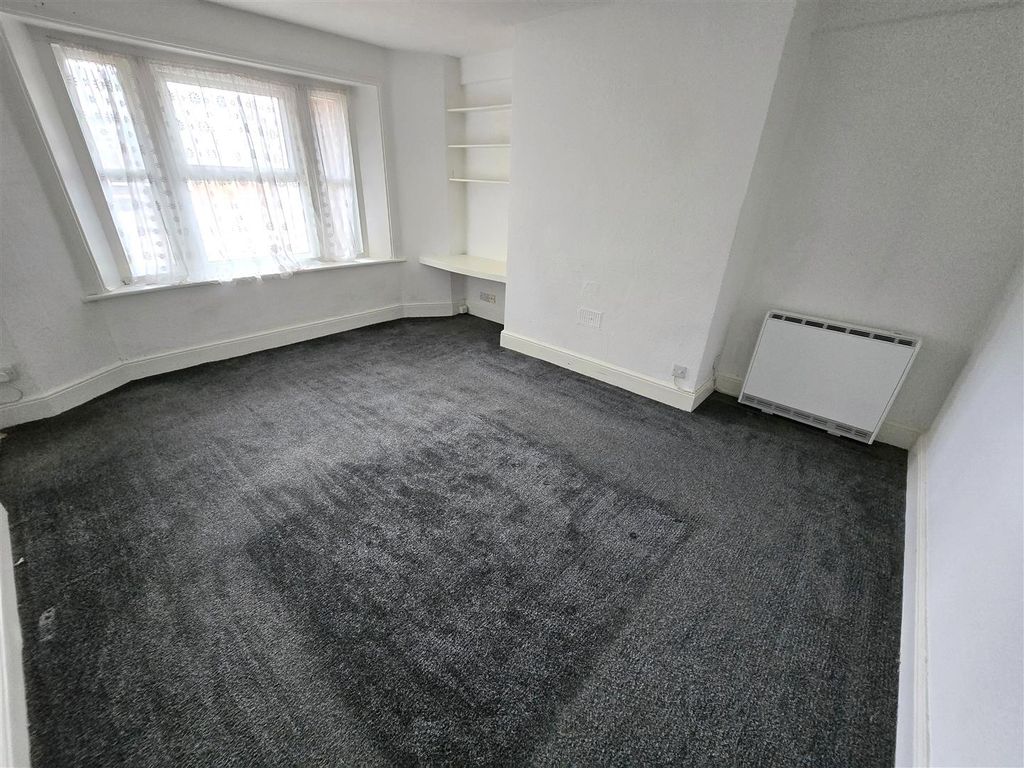 Property photo 3 of 7 Bedroom 1