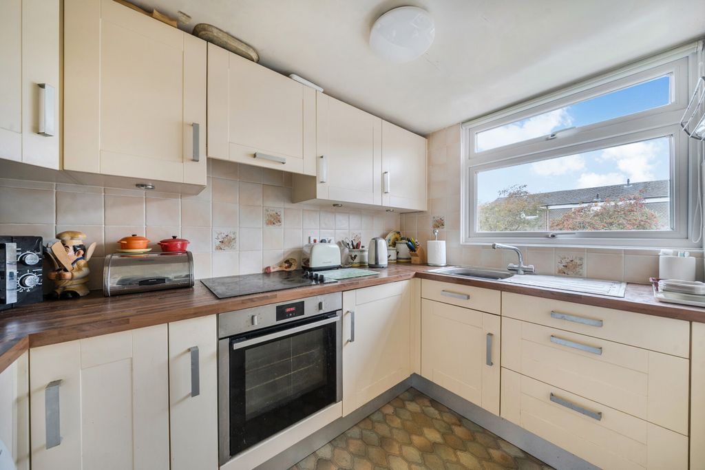 Property photo 3 of 13 Kitchen