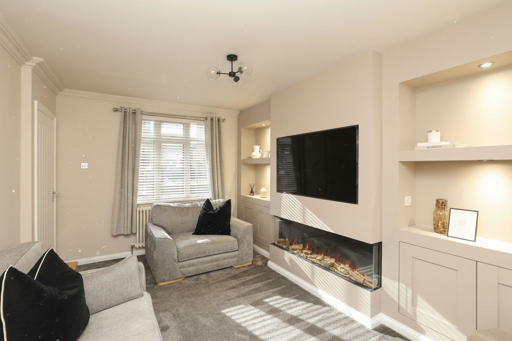 Property photo 2 of 24