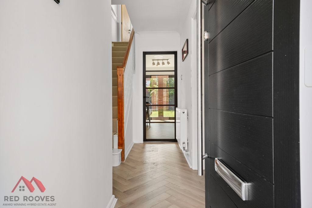 Property photo 3 of 31 Hallway