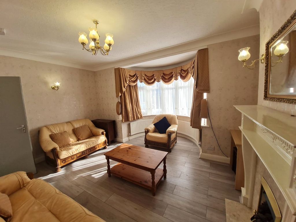 Property photo 3 of 18 Picture No. 12