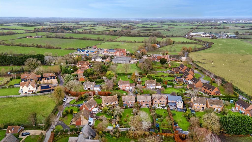 Property photo 2 of 25 1382973-4-692743Dfc80c7-Arw.Jpg