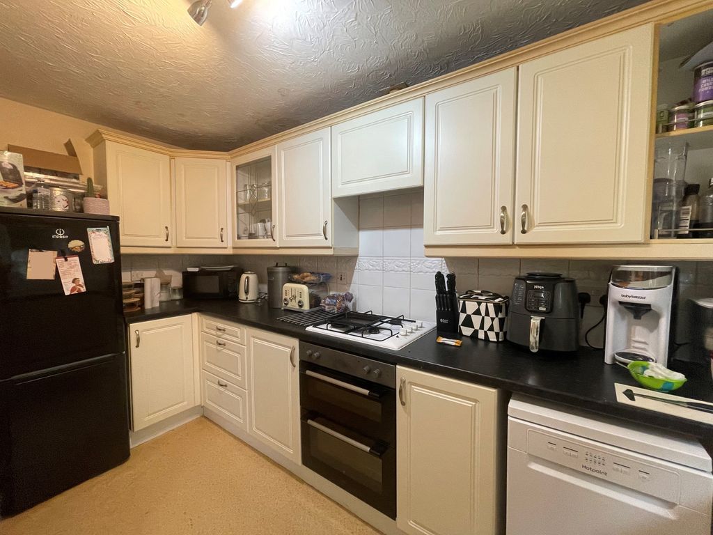 Property photo 3 of 12