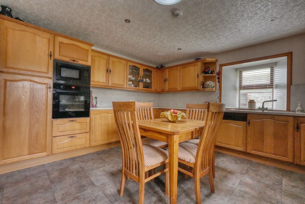 Property photo 3 of 19 Photo 2