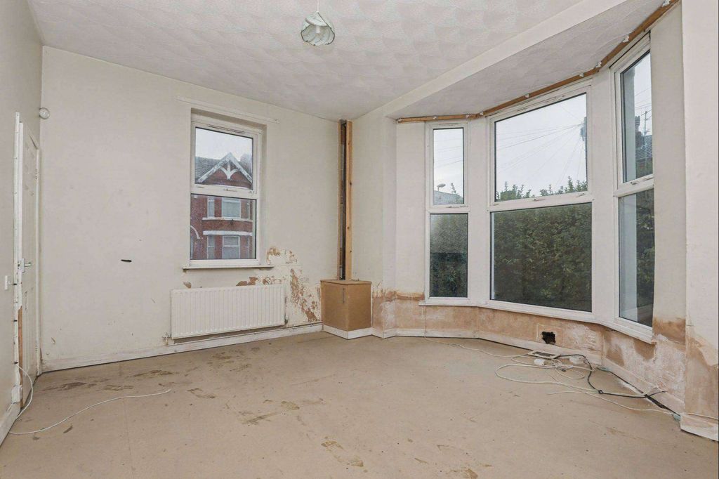 Property photo 3 of 12 9 Edge Grove, Fairfield, Liverpool L7 0Hn