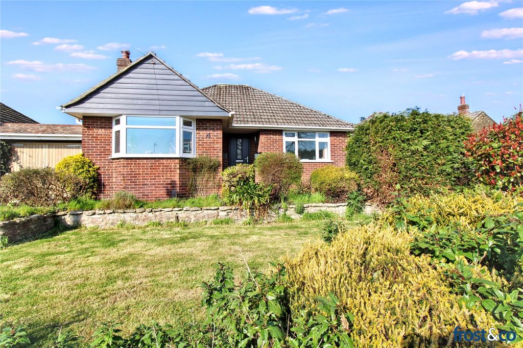 Property photo 2 of 23 Annet Close