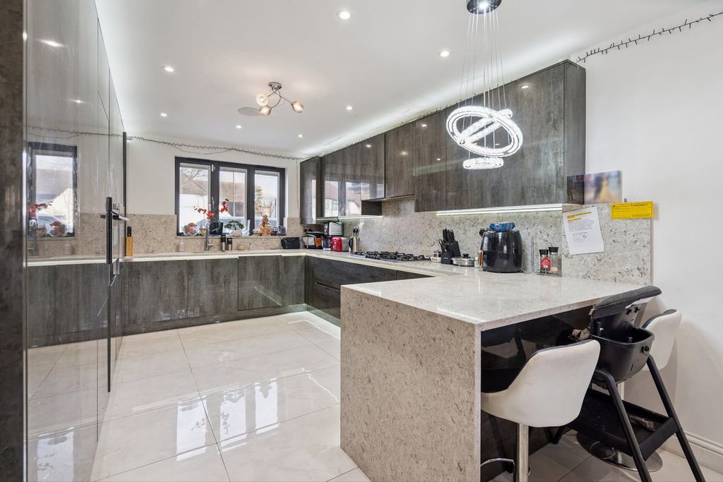 Property photo 2 of 21