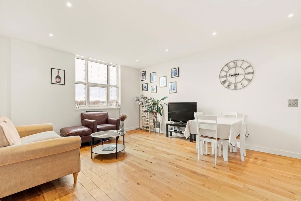 Property photo 3 of 6