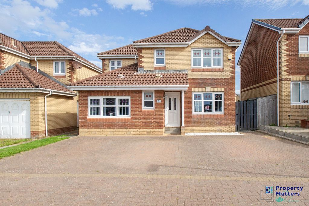 Property photo 1 of 25 5 Bedroom Detached Villa
