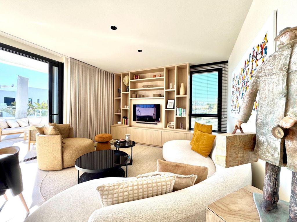 Property photo 2 of 38