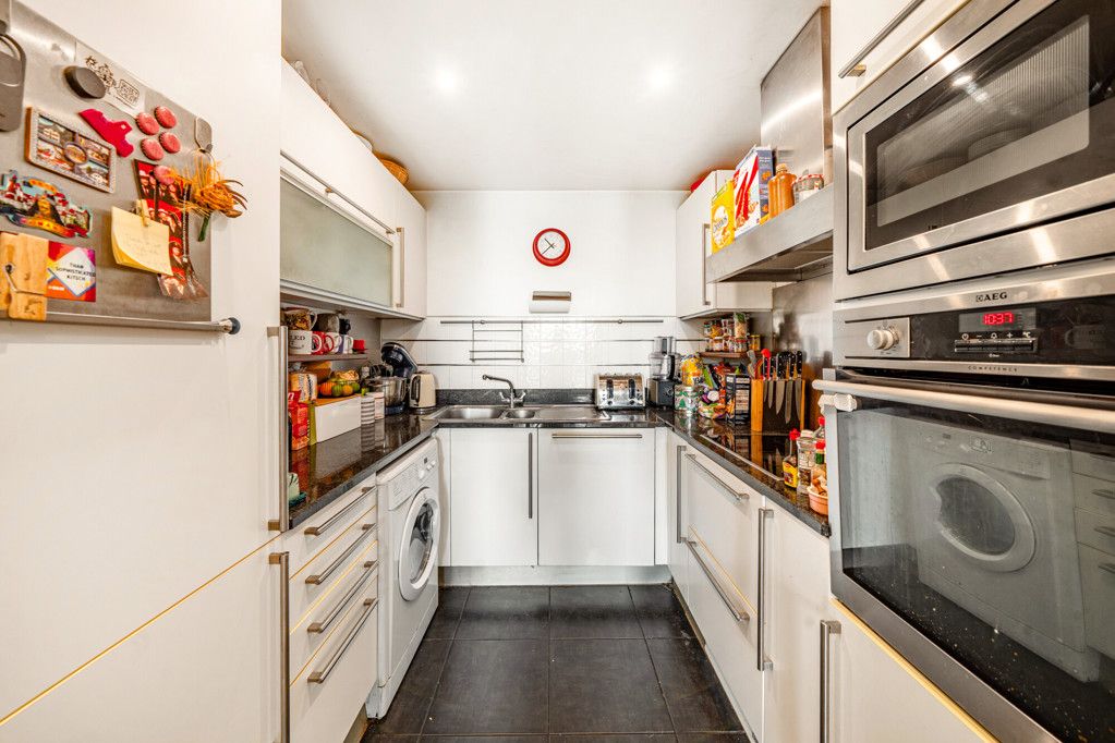 Property photo 3 of 19 Kitchen