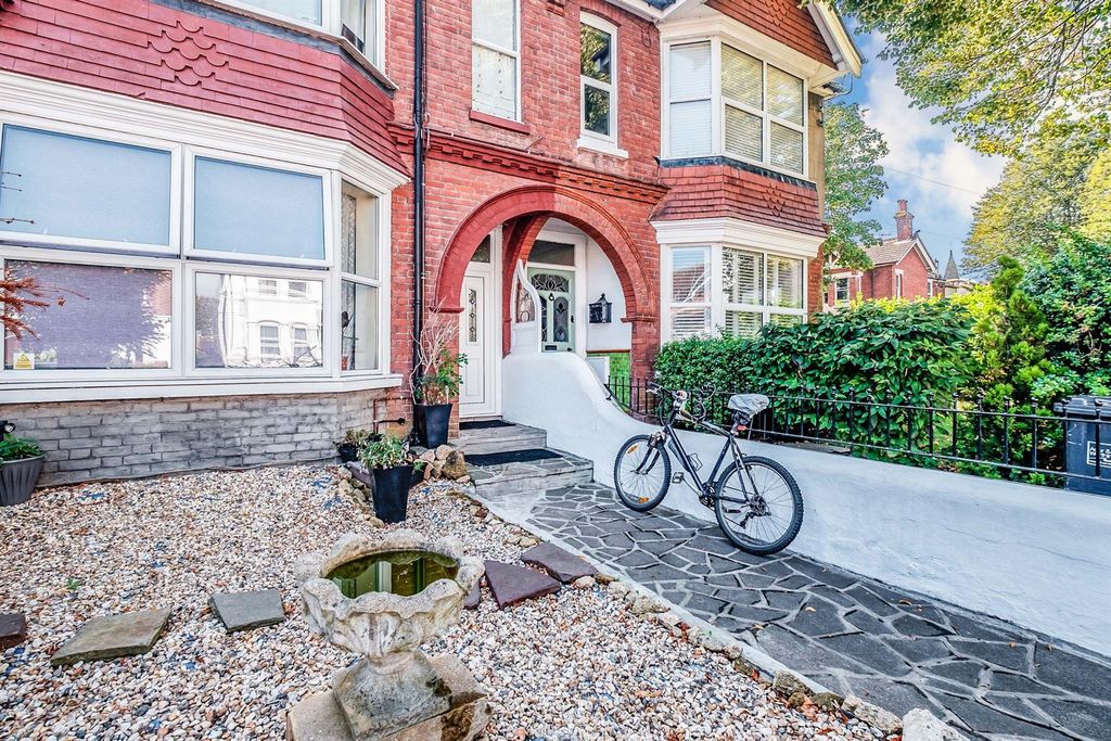 Property photo 2 of 8 Exterior