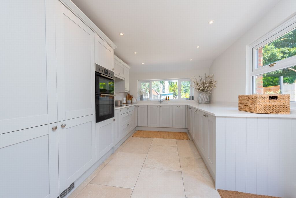 Property photo 3 of 20 Kitchen