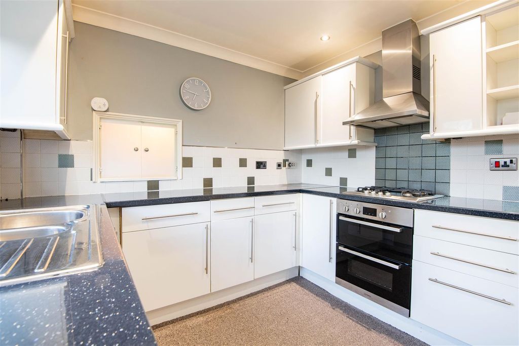 Property photo 3 of 16 Kitchen