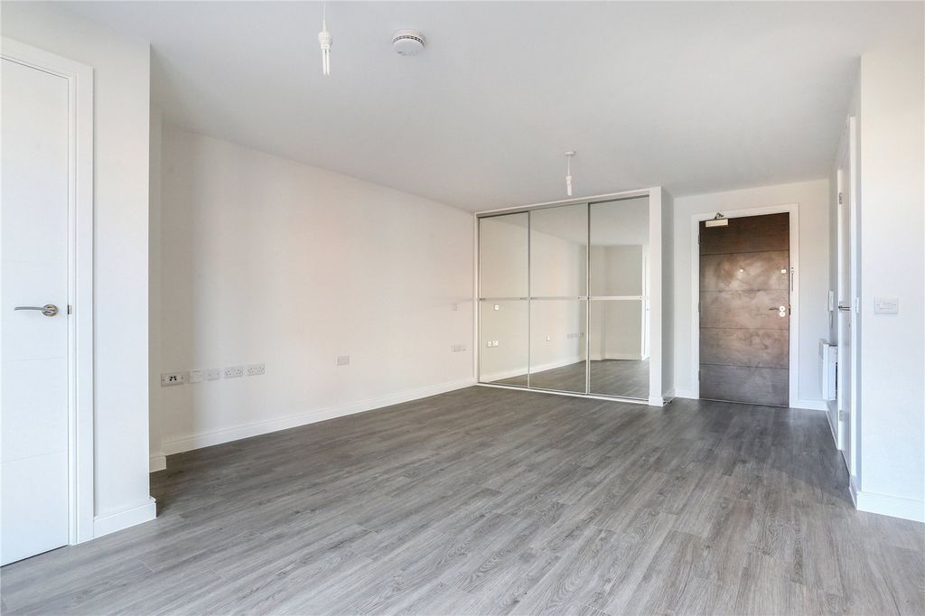 Property photo 3 of 9 Bedroom/Living Area