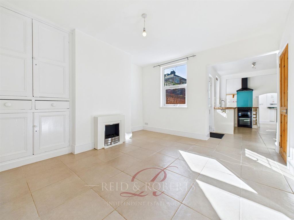 Property photo 3 of 34 Cam04884G0-Pr0086-Still009.Jpg