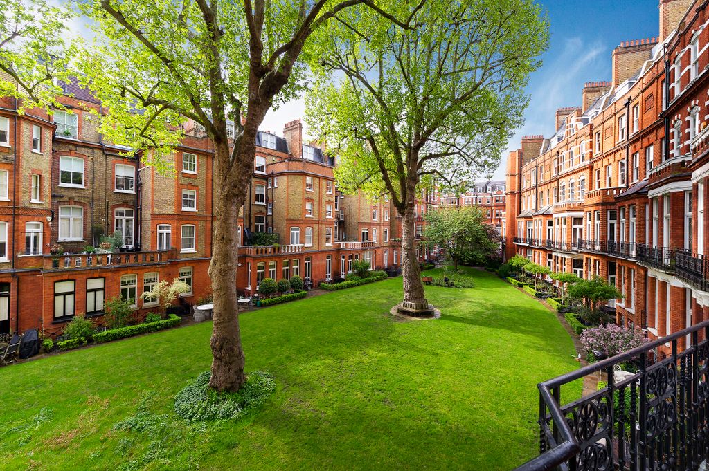 Property photo 2 of 5 36i Egerton Gardens 373153 Gdns